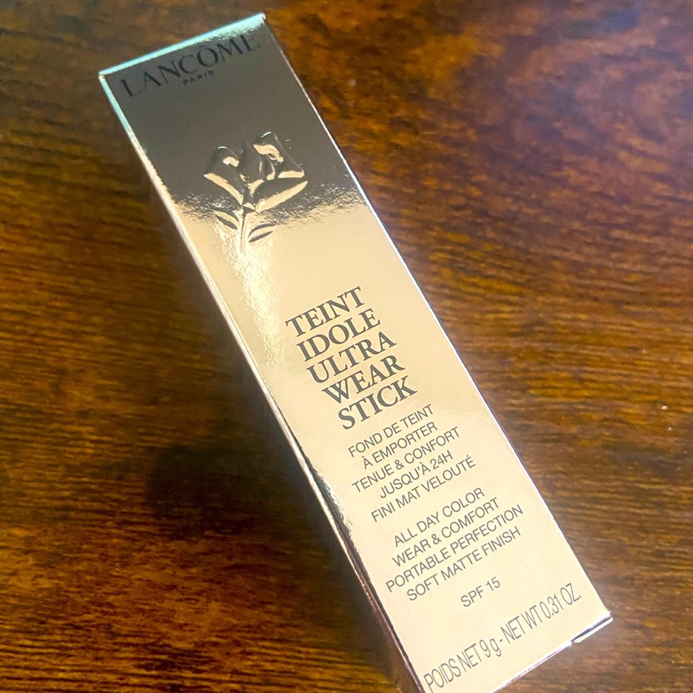 Lancôme new in box; Idole Teinte Ultra Stick..foundation and concealer in one!!
